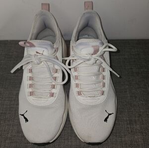 Puma Women's Amplifier Soft Sneaker Pink And White Size 7.5